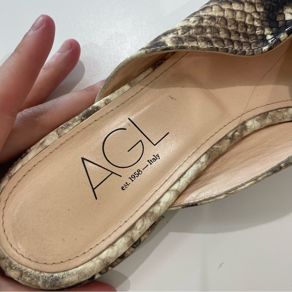 AGL Snake Print Flat Loafer with Round Medal Decoration Size 40 - Picture 5 of 8